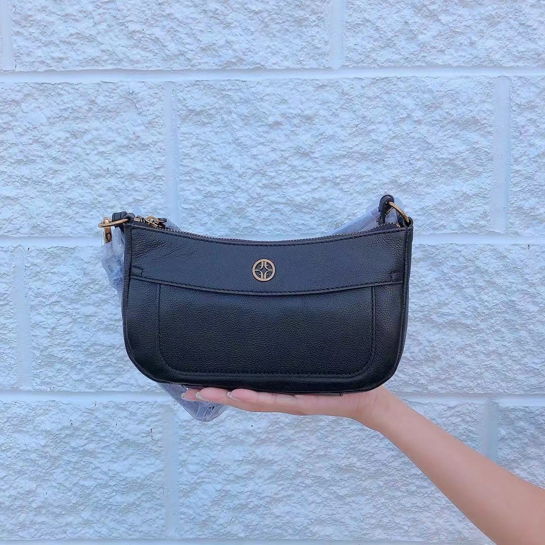 Fossil SHB3019001 Skylar Mini Baguette In Black Fossil SHB3019001 Skylar Mini Baguette In Black